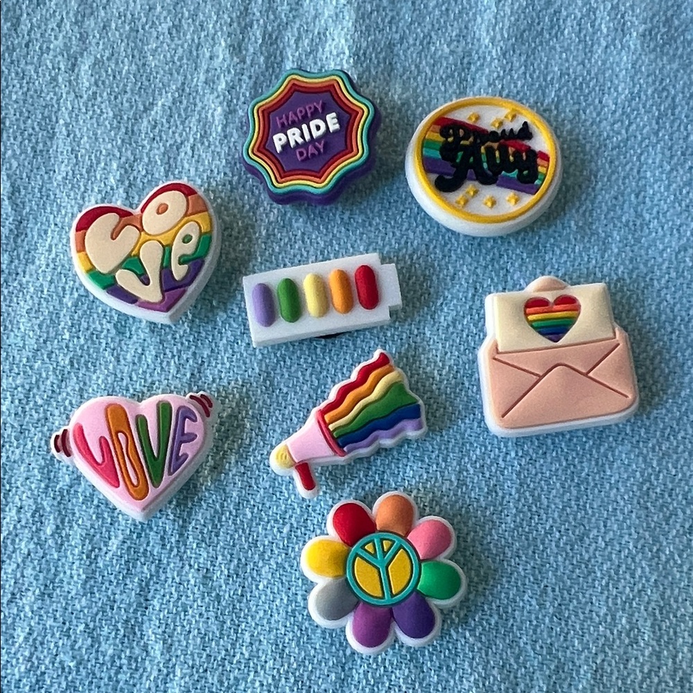Jibbitz Rainbow Love Charm Set
